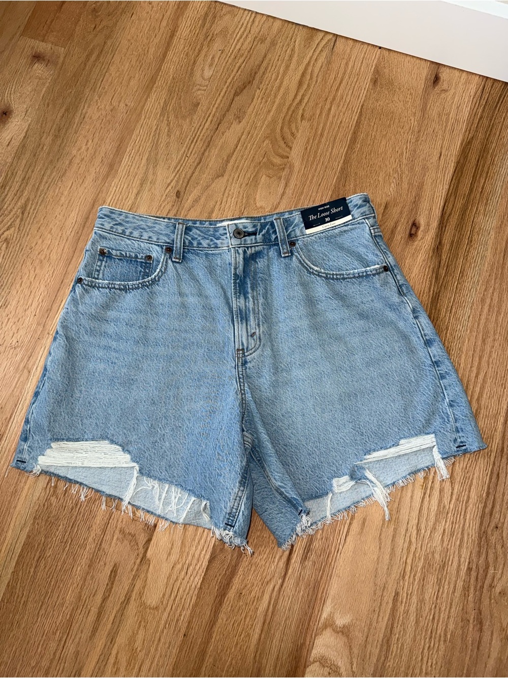NEW $70 Abercrombie & Fitch The Loose Short Curve Love High Rise Distressed 30